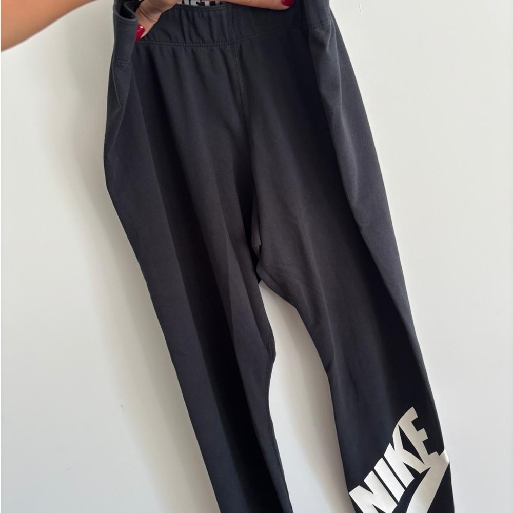 Nike women black legging with Logo